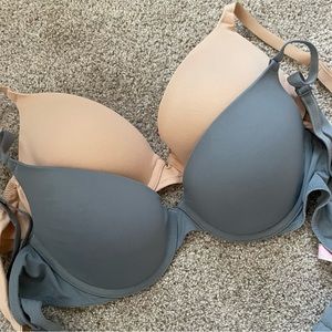 2 Victoria’s Secret wear everywhere push up bras